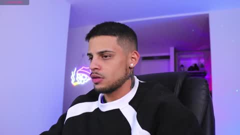 Snapshot of rausch77 chatting on December 6, 2024, 7:10 am rausch77 online show from December 6, 2024, 7:10 am