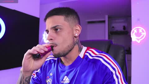 Snapshot of rausch77 chatting on January 22, 2025, 5:37 am rausch77 online show from January 22, 2025, 5:37 am