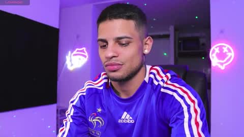 Snapshot of rausch77 chatting on February 13, 2025, 8:06 am rausch77 online show from February 13, 2025, 8:06 am