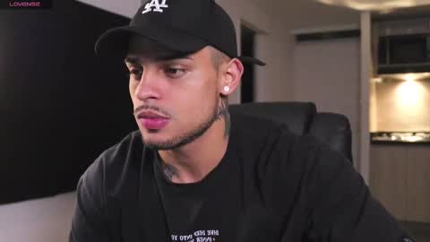 Snapshot of rausch77 chatting on March 8, 2025, 9:39 am rausch77 online show from March 8, 2025, 9:39 am