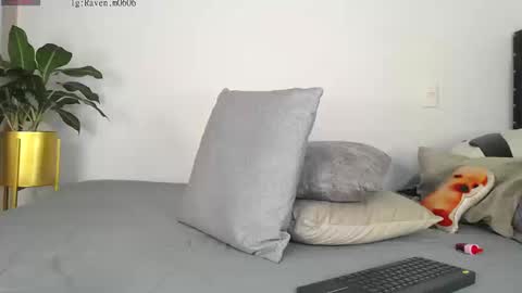 Raven online show from September 19, 2025, 3:45 pm