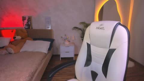 Snapshot of raven_crowe chatting on April 21, 2026, 1:50 pm Raven online show from April 21, 2026, 1:50 pm