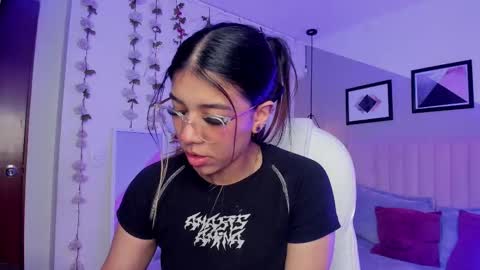 Snapshot of raven_dooll chatting on September 19, 2025, 4:36 am Raven online show from September 19, 2025, 4:36 am