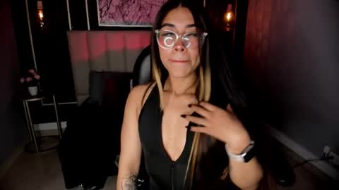 Snapshot of raven_dooll chatting on October 25, 2025, 5:15 am Raven online show from October 25, 2025, 5:15 am