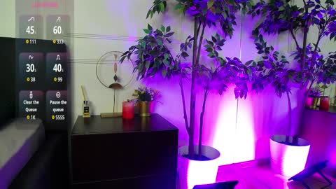 Raven Foxxy online show from April 5, 2026, 5:15 am