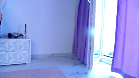 Raven Foxxy online show from June 24, 2026, 6:12 am