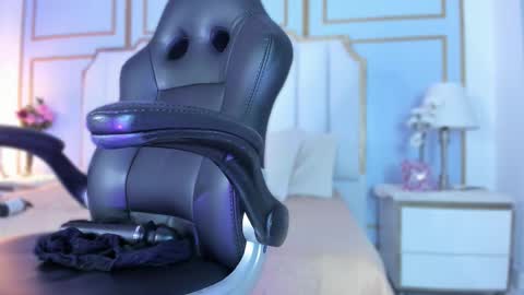 raven_jade_ online show from September 9, 2025, 3:39 am