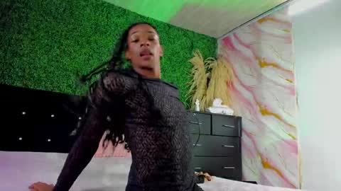 Raven kisses online show from April 17, 2026, 1:58 pm