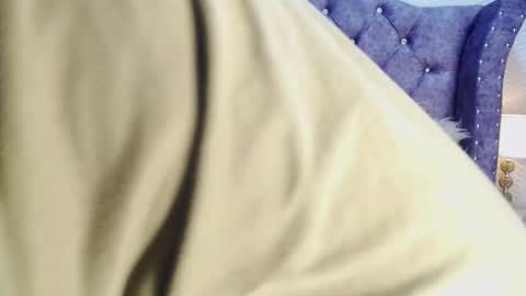 raven_love_ online show from October 25, 2025, 9:20 pm