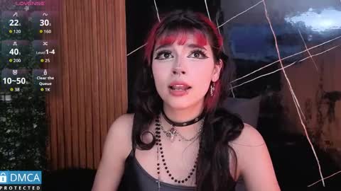 raven_rox_ online show from April 16, 2026, 7:14 pm