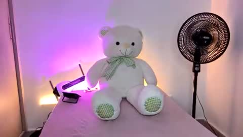 Snapshot of raven_stonee01 chatting on June 26, 2026, 12:48 am RAVEN online show from June 26, 2026, 12:48 am