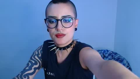 ravendarkness_ online show from April 9, 2026, 12:54 am