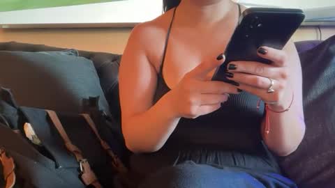Snapshot of ravenelizabeth1 chatting on April 30, 2026, 4:46 pm Raven online show from April 30, 2026, 4:46 pm