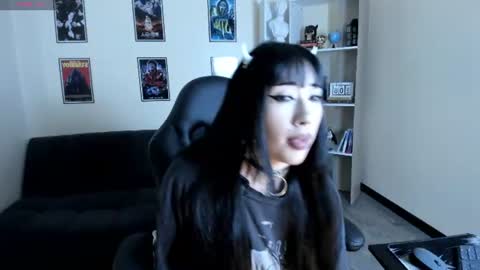 Snapshot of ravenelle_ chatting on July 12, 2026, 9:17 pm ravenelle_ online show from July 12, 2026, 9:17 pm
