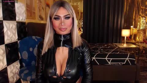 ravenmystiquex online show from March 12, 2026, 8:09 am