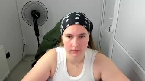 Snapshot of ravenncloud chatting on July 7, 2026, 6:16 am Raven online show from July 7, 2026, 6:16 am