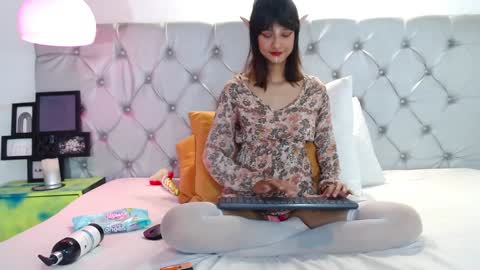 Snapshot of ravennocturne chatting on January 14, 2025, 2:11 pm Helena Viktoria Volkov online show from January 14, 2025, 2:11 pm