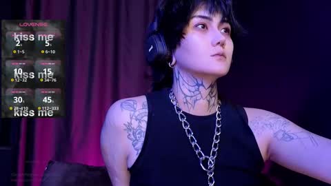 Snapshot of ravens_nest_ chatting on October 20, 2025, 3:45 pm Raven online show from October 20, 2025, 3:45 pm