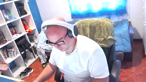 ravingr3d3 online show from May 20, 2026, 11:16 am