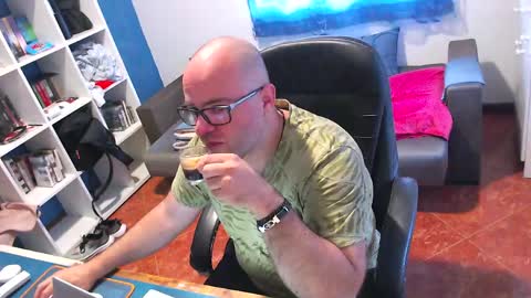 ravingr3d3 online show from May 21, 2026, 8:10 am