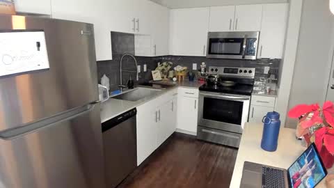 Snapshot of rawr_itsben chatting on January 6, 2025, 11:52 pm Its Ben online show from January 6, 2025, 11:52 pm