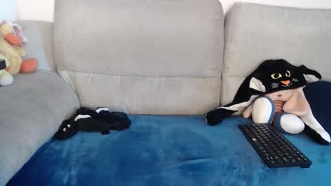 Snapshot of raycatt chatting on October 5, 2025, 4:27 pm Ray online show from October 5, 2025, 4:27 pm