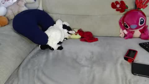 Snapshot of raycatt chatting on December 15, 2025, 6:12 pm Ray online show from December 15, 2025, 6:12 pm