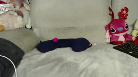 Snapshot of raycatt chatting on December 17, 2025, 10:32 am Ray online show from December 17, 2025, 10:32 am