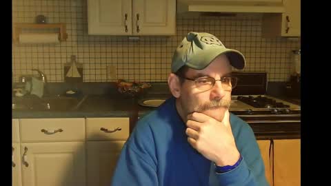 Snapshot of raylene4u2 chatting on December 11, 2024, 10:25 am Ray online show from December 11, 2024, 10:25 am