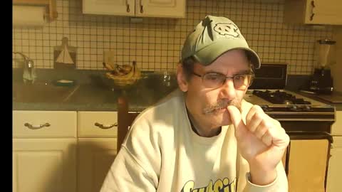 Snapshot of raylene4u2 chatting on January 24, 2025, 11:48 am Ray online show from January 24, 2025, 11:48 am