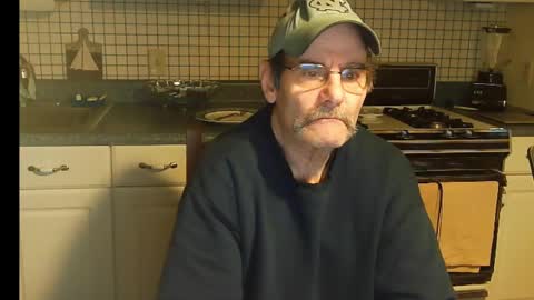 Snapshot of raylene4u2 chatting on February 3, 2025, 9:19 am Ray online show from February 3, 2025, 9:19 am