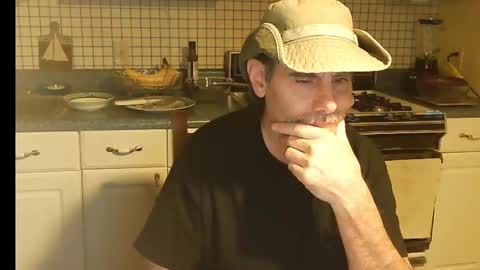 Snapshot of raylene4u2 chatting on October 22, 2025, 7:08 am Ray online show from October 22, 2025, 7:08 am