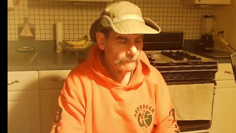 Snapshot of raylene4u2 chatting on November 17, 2025, 7:36 am Ray online show from November 17, 2025, 7:36 am