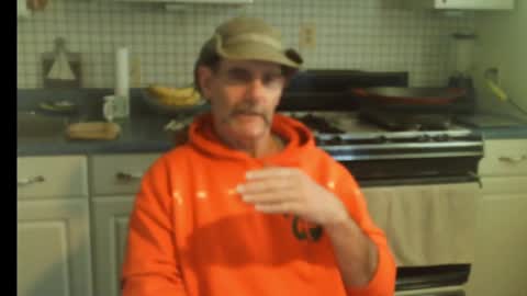 Snapshot of raylene4u2 chatting on November 17, 2025, 7:41 pm Ray online show from November 17, 2025, 7:41 pm