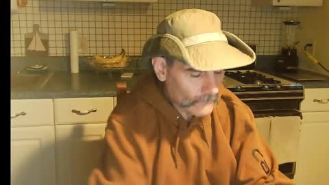 Snapshot of raylene4u2 chatting on November 19, 2025, 10:04 am Ray online show from November 19, 2025, 10:04 am