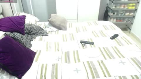 raysajoness online show from December 3, 2025, 1:46 am