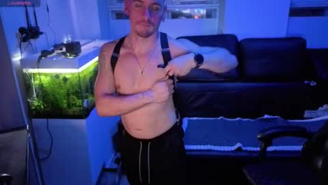 Snapshot of rayzel31 chatting on February 13, 2026, 9:44 pm Rayzel online show from February 13, 2026, 9:44 pm