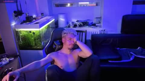 Snapshot of rayzel31 chatting on February 18, 2026, 6:37 pm Rayzel online show from February 18, 2026, 6:37 pm