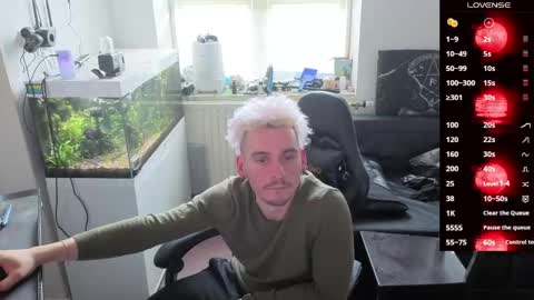 Rayzel online show from April 12, 2026, 11:48 am