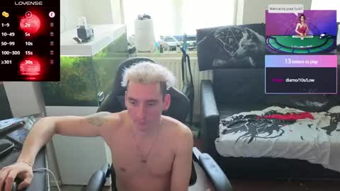 Snapshot of rayzel_white chatting on May 11, 2026, 2:01 pm Rayzel White online show from May 11, 2026, 2:01 pm