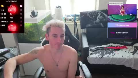 Snapshot of rayzel_white chatting on May 11, 2026, 2:45 pm Rayzel White online show from May 11, 2026, 2:45 pm