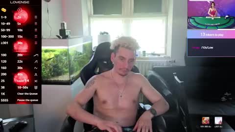 Snapshot of rayzel_white chatting on June 4, 2026, 5:52 pm Rayzel White online show from June 4, 2026, 5:52 pm