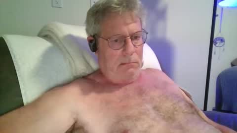 mickey95003 online show from April 12, 2026, 2:27 am