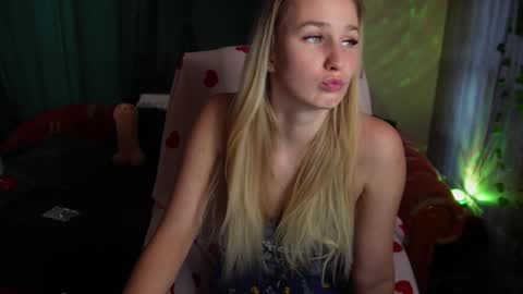 Snapshot of realmiagold chatting on March 5, 2025, 10:11 am IG realmiagold online show from March 5, 2025, 10:11 am