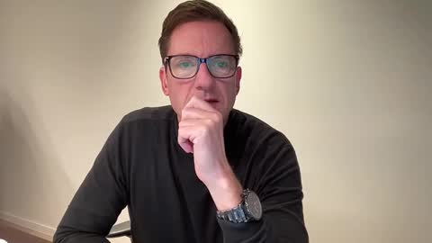 Snapshot of realstuff_ chatting on December 3, 2024, 4:39 pm realstuff_ online show from December 3, 2024, 4:39 pm