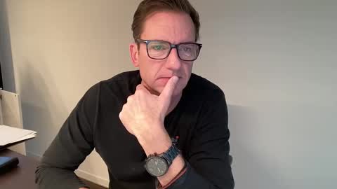 Snapshot of realstuff_ chatting on December 5, 2024, 2:44 pm realstuff_ online show from December 5, 2024, 2:44 pm