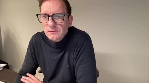 Snapshot of realstuff_ chatting on December 9, 2024, 3:33 pm realstuff_ online show from December 9, 2024, 3:33 pm