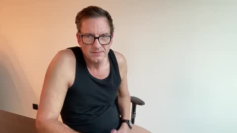 Snapshot of realstuff_ chatting on November 26, 2025, 2:07 pm realstuff_ online show from November 26, 2025, 2:07 pm