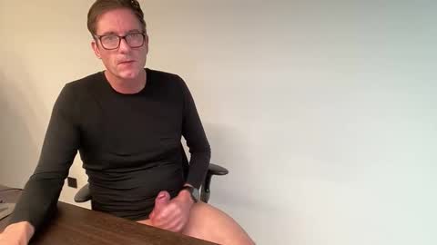 Snapshot of realstuff_ chatting on November 27, 2025, 9:44 am realstuff_ online show from November 27, 2025, 9:44 am