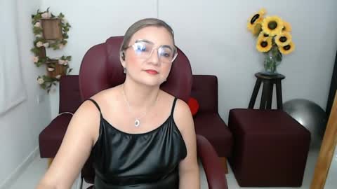 Snapshot of rebeca_milf chatting on May 13, 2026, 1:30 pm REBECA online show from May 13, 2026, 1:30 pm